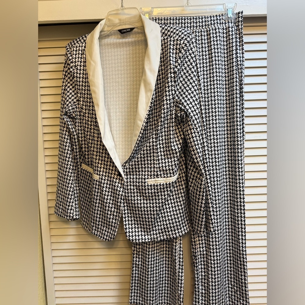 Stylish Black and White Houndstooth Blazer and Pants Set Women’s Sz L